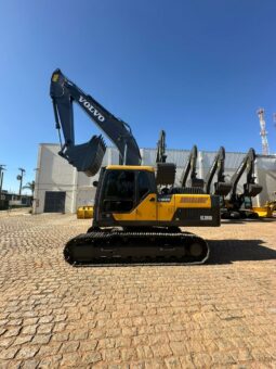 ESCAVADEIRA EC200D SEMINOVO 2020